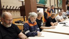 El comit� de Alcoa, en una asamblea