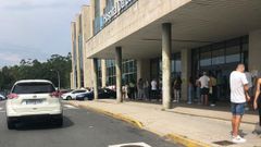 J�venes de entre 16 y 19 a�os recibiero ayer la segunda dosis de Pfizer en el hospital de Barbanza