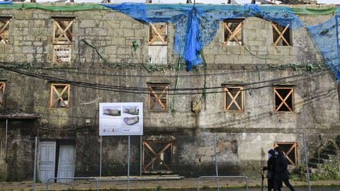 Las obras se pararon al caer elementos del edificio, que luego fue demolido