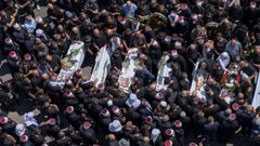 Cientos de personas asistieron al funeral de los doce personas que murieron en el ataque a un campo de ftbol de Majdal Sham