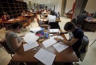 La USC estudia incorporar conexiones para los equipos inform�ticos en la sala de Derecho. 
