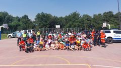 Los ni�os del campamento de Ponte Noalla recibieron la visita de los agentes de seguridad de la provincia.