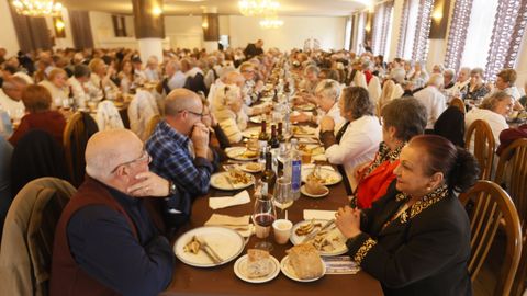Completo �lbum de fotos de la fiesta de los mayores de Viveiro