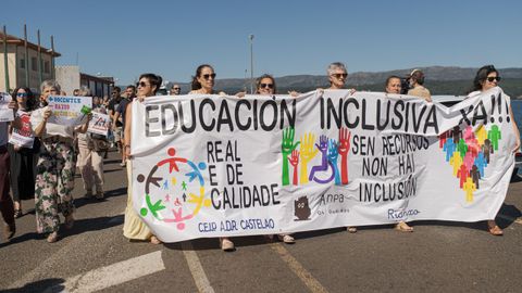 Manifestacin en Rianxo contra los recortes educativos