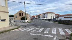 La carretera de entrada a Corrubedo ser mejorada con la reposicin del firme.