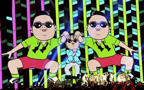 Psy interpretando su cancin Gangnam Style en los premios MTV Europa en Frncfort.