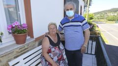 Teresa Garc�a Casti�eira, de la parroquia de O Esto (Cabana), la �nica superviviente de aquel fat�dico accidente. Era la prima de los cuatro hermanos fallecidos. A su lado, Eduardo Vidal, que tambi�n recuerda lo sucedido