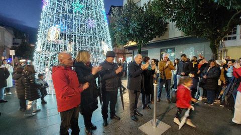 Una ni�a que fue invitada por el alcalde en el �ltimo momento se encarg� de pulsar el bot�n de encendido de la iluminaci�n art�stica