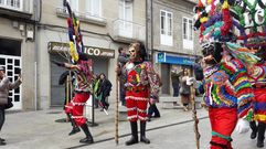 M�scaras carnavalescas de toda Galicia desfilan por las calles de Chantada