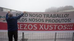 Protesta de ganaderos en Vilalba en demanda de precios m�s altos para la leche