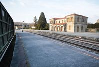 Por Botos solo pasan dos trenes de pasajeros al d�a: hacia Santiago a las 14.27, y a Ourense a las 18.16.