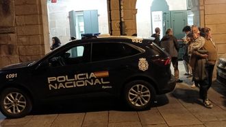 La Polic&iacute;a NAcional identific&oacute; a la mujer cuando sali&oacute; del Teatro Principal.