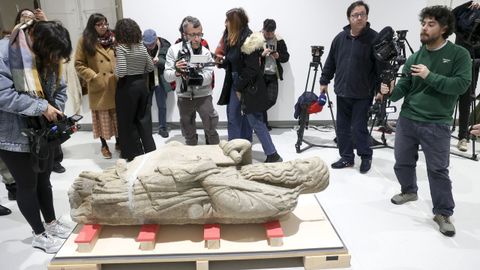 Una de las esculturas, a su llegada a Santiago el lunes. 