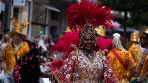 Las calles del centro de Oviedo acogen este jueves el tradicional desfile del día de América en Asturias, en su 72 edición