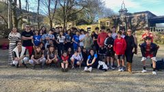 Medio centenar de alumnos del IES A Cachada y del instituto de Viana do Castelo visitaron el pazo de Goi�ns