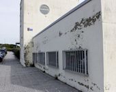 Al pabell�n de Ciencias da Educaci�n se le cae la pintura de las paredes.