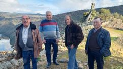 De izquierda a derecha,  Victoriano P�rez y los bodegueros  Xos� Ram�n Verao (Cividade),  Jes�s Conde (Conde de Piantes) y Jos� Rodr�guez G�mez (Val da Lenda)