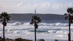 Oleaje en la playa de A Frouxeira, Valdovi�o, en foto de archivo