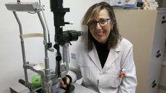 Rosa Arroyo, en su consulta de oftalmolog�a del Hospital Naval de Ferrol, perteneciente al CHUF
