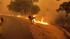 Un incendio en California obliga a desalojar a 40 mil personas