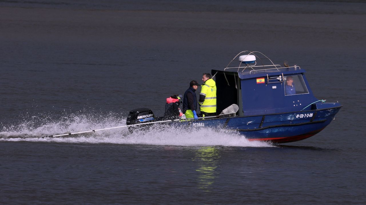 Técnicos de Mar empezarán a calibrar la dimensión del desastre marisquero la semana que viene
