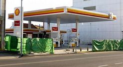 La estaci�n de servicio de la avenida de B�rtoa recibi� ayer la licencia del Concello.