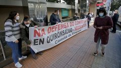 El comit� de empresa de Quironsalud en Pontevedra se concentr� esta ma�ana en el hospital privado
