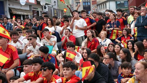 Aficionados en la plaza de Pontevedra, en Ribeira.