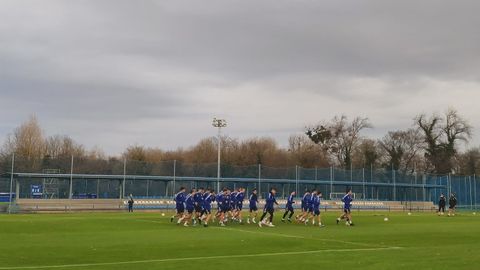 Entrenamiento del Real Oviedo en las instalaciones de El Requex�n