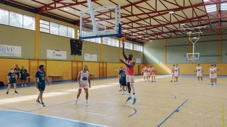 Los jugadores del COB en el entreno en el pabellón de Pereiro de Aguiar.