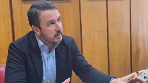Daniel González, presidente de la Cámara de Comercio de Avilés, durante un momento de la entrevista