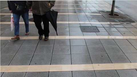 Tramo de acera en la carretera de la Costa, frente a la Casa Rosada
