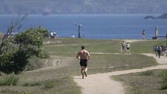 Corredor por el parque escult�rico de la torre de H�rcules