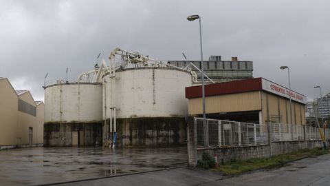 Instalaciones de Cementos Tudela Vegun en el muelle de San Diego de A Corua