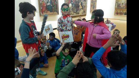 Alumnos asturianos en una de las actividades en torno a los héroes que organiza el Museo de Bellas Artes de Asturias.