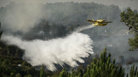 El incendio de To�n sigue activo