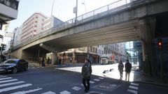 VIADUCTO DE LA RONDA DE NELLE CON AVENIDA DE FINISTERRE .