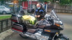 Moteros de Arrincadeira Herculina Solidaria colaboraron en el reparto de material escolar en Cambre