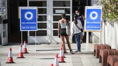 En el IES S�nchez Cant�n de Pontevedra se realizaron este s�bado test de ant�genos con y sin cita