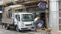 Los trabajos de demolici�n del edificio de la calle Riestra que se incendi� el pasado verano arrancaron esta semana 