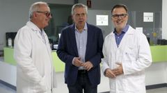 El conselleiro de Sanidade, Antonio G�mez Caama�o, este s�bado en el Complexo Hospitalario Universitario de Santiago