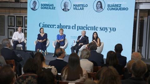 De izquierda a derecha: Ral Romar, periodista de La Voz de Galicia; Mercedes Surez, responsable del grupo de investigacin Oncogal; Marisol Soengas, jefa del grupo de Melanoma del Centro Nacional de Investigaciones Oncolgicas; Francisco Martelo, presidente de la Real Academia de Medicina y ciruga de Galicia, y Uxa Rodrguez, coordinadora de La Voz de la Salud. 