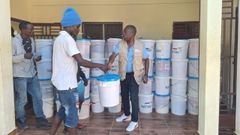 Ayuda a haitianos de la ONG World Vision.