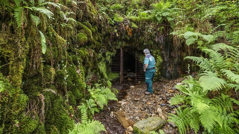 Antigua explotaci�n de las minas de oro de Corcoesto, en Cabana