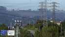 Torretas de la luz cerca de una subestaci�n el�ctrica, en Oviedo durante el apag�n masivo del sistema el�ctrico en Espa�a