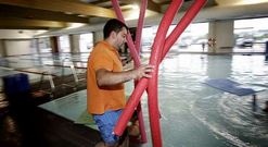 La piscina de Lal�n que se pretende remozar abri� sus puertas al p�blico en septiembre del 2012.