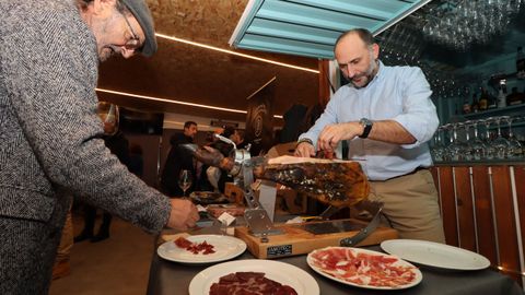 Eleuterio Balayo llev las mejores bodegas, conservas y quesos a La Ubi de Boiro