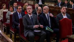 Oriol Junqueras, Ral Romeva y Joaquim Forn, en primera fila, de derecha a izquierda, y otros lderes independentistas condenados por el procs, en una imagen de archivo del 2019 en el Tribunal Supremo