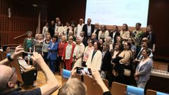 El conselleiro pos� en una foto de familia junto al personal jubilado
