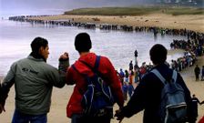 O autor inspirouse na cadea humana que fixeron os estudantes hai dez anos<span lang= es-es >. </span>